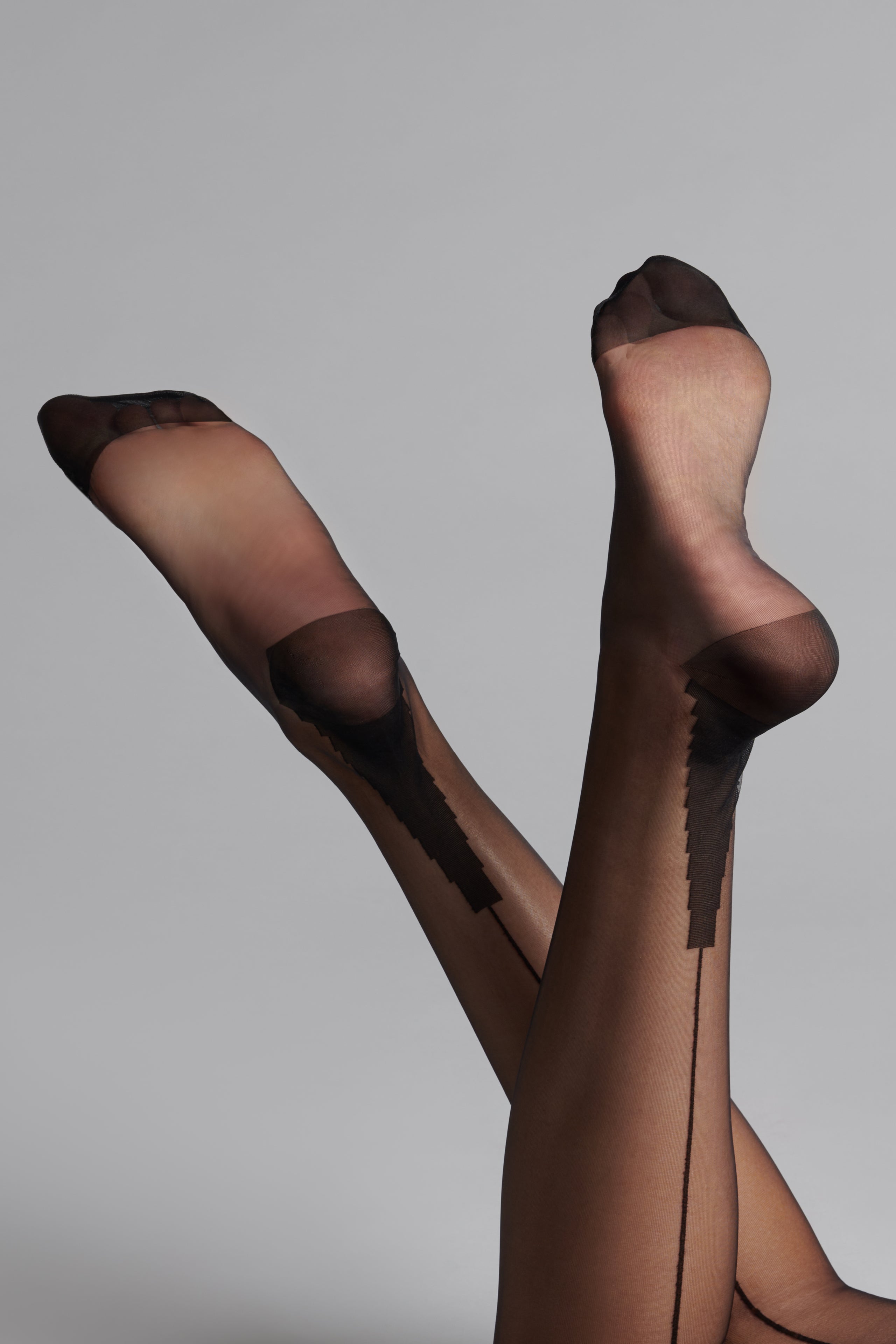 Back seamed nylon stockings Signature - 15D – Maison Close