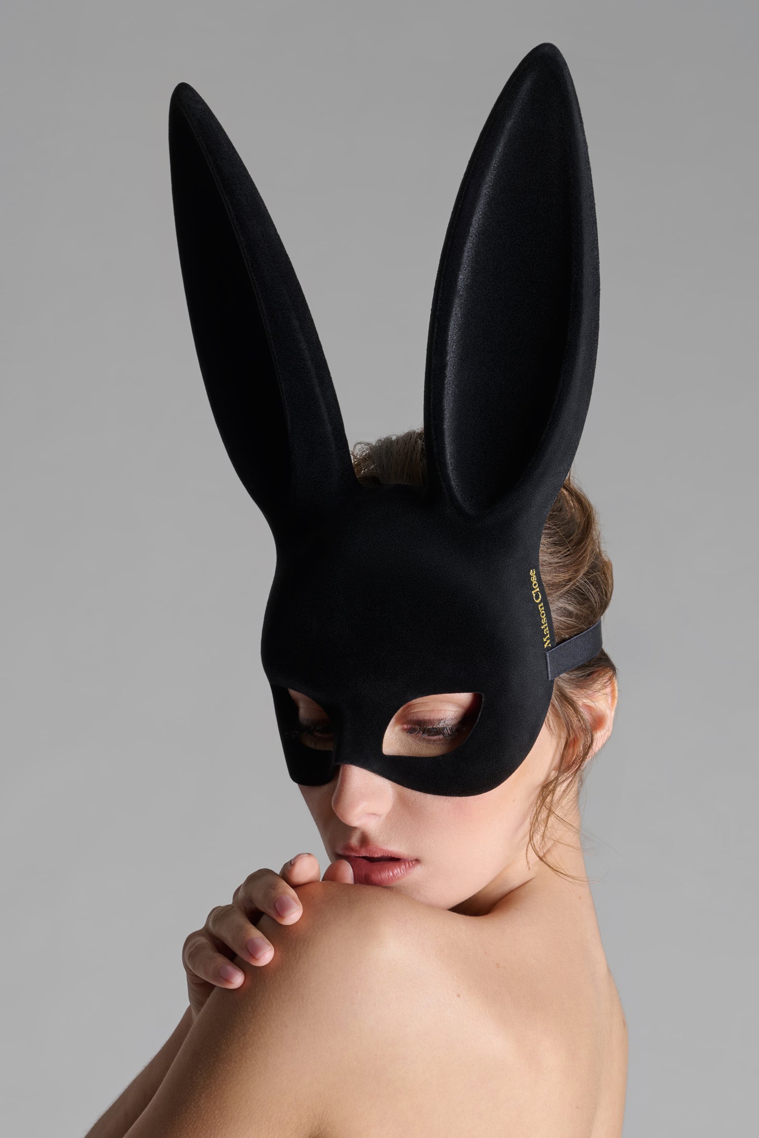 Velvet bunny mask with pompom - Les Fétiches